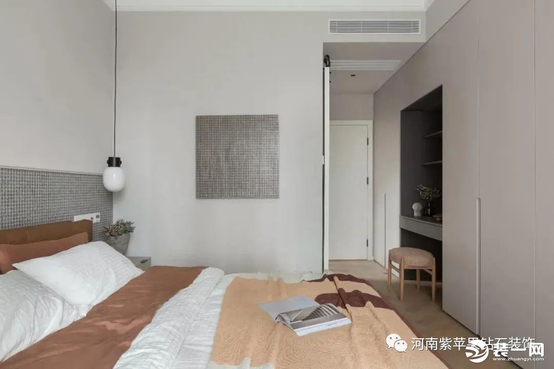 现代风主卧装修效果图