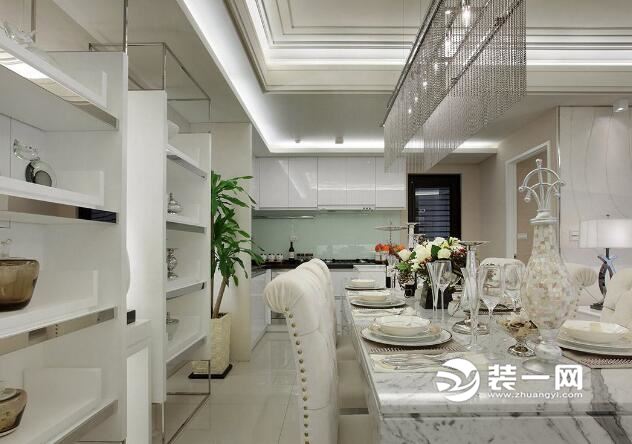 白色调新古典风格装修效果图