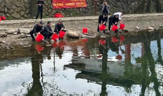 网友钓到带编码的鱼 出处找到了
