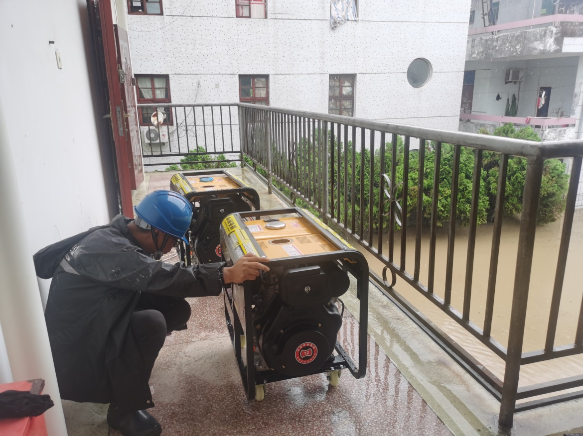 中国电信逆风而行迎战台风“杜苏芮”