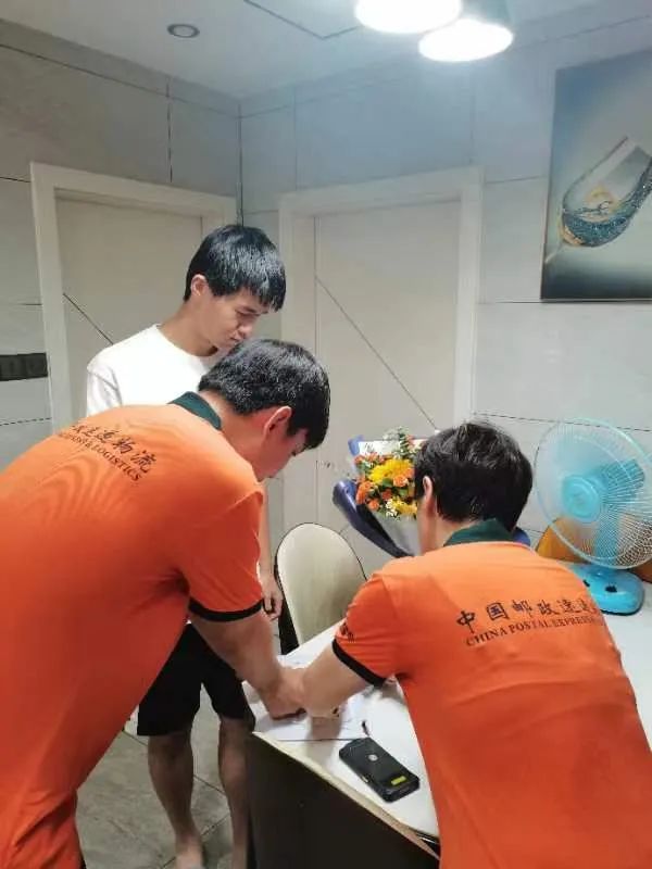 这份录取通知书，是妈妈送来的！