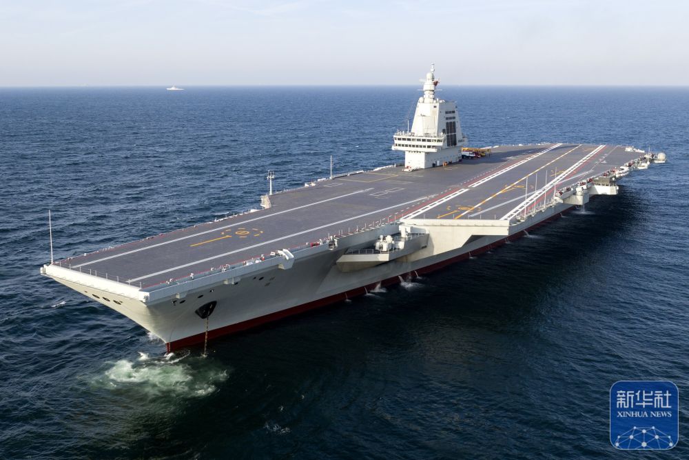 中国海军福建舰顺利完成首次航行试验