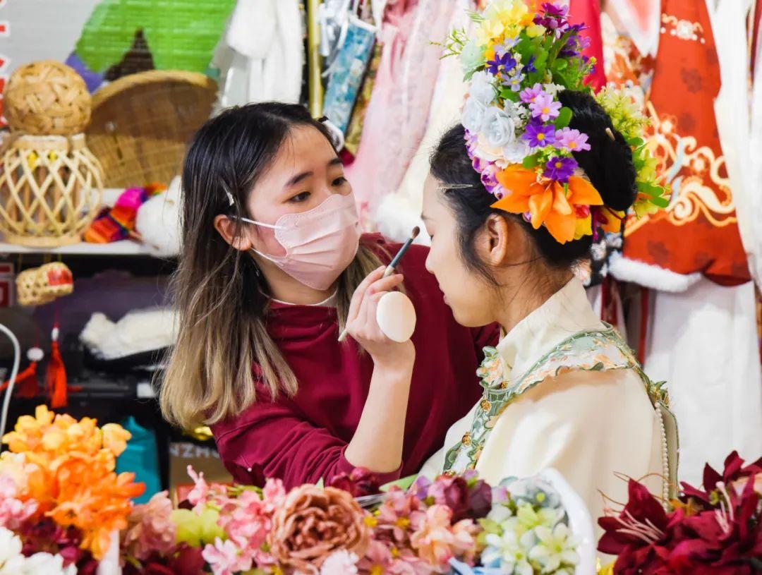 来玩！全国各类人才可来泉州蟳埔免费簪花