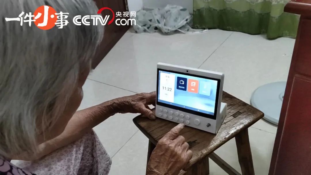 他爆改了奶奶的智能屏，上万人求量产
