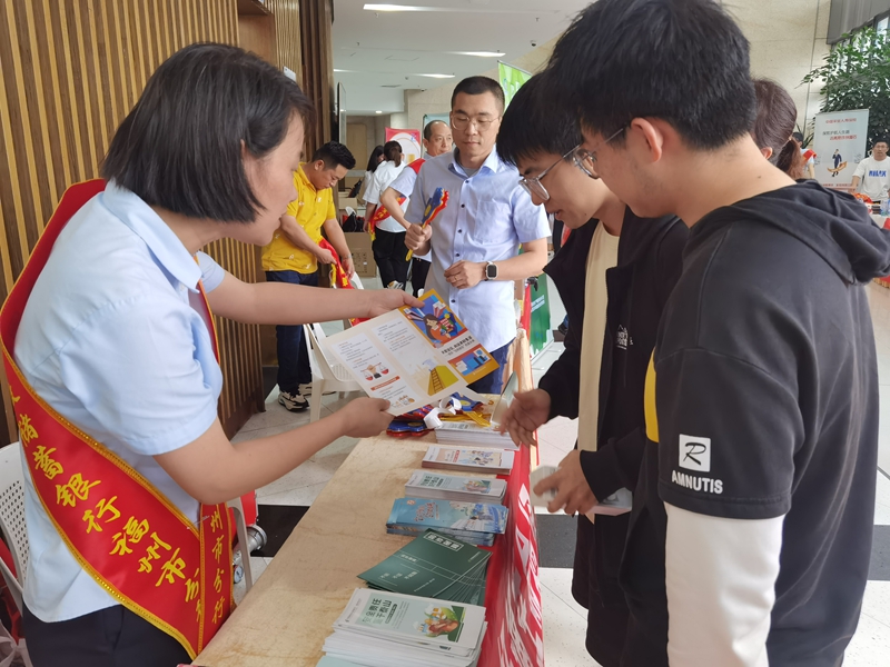 邮储银行闽侯县支行开展金融知识进校园宣传活动