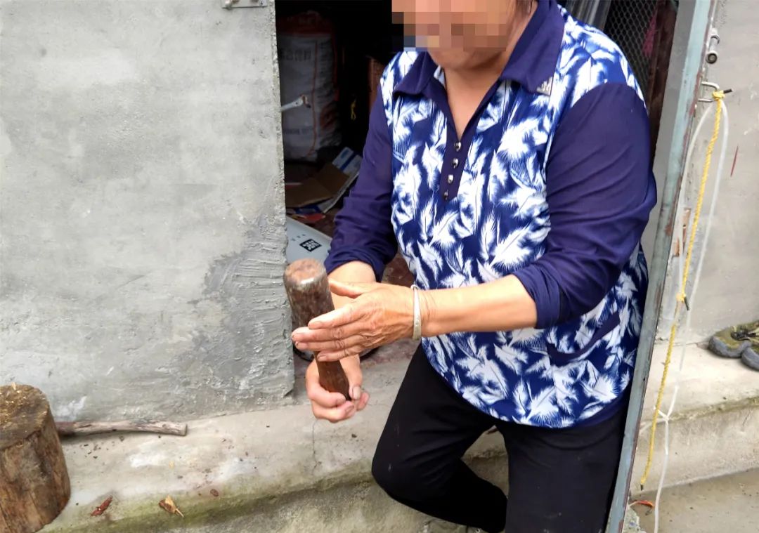 老人用了20多年的锤子竟是手榴弹！平时用来砸核桃、钉钉子