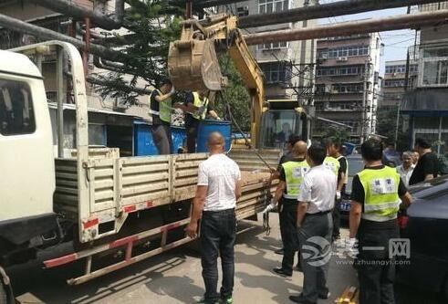 震惊！郑州一居民区违建房内藏有大量易燃工业酒精
