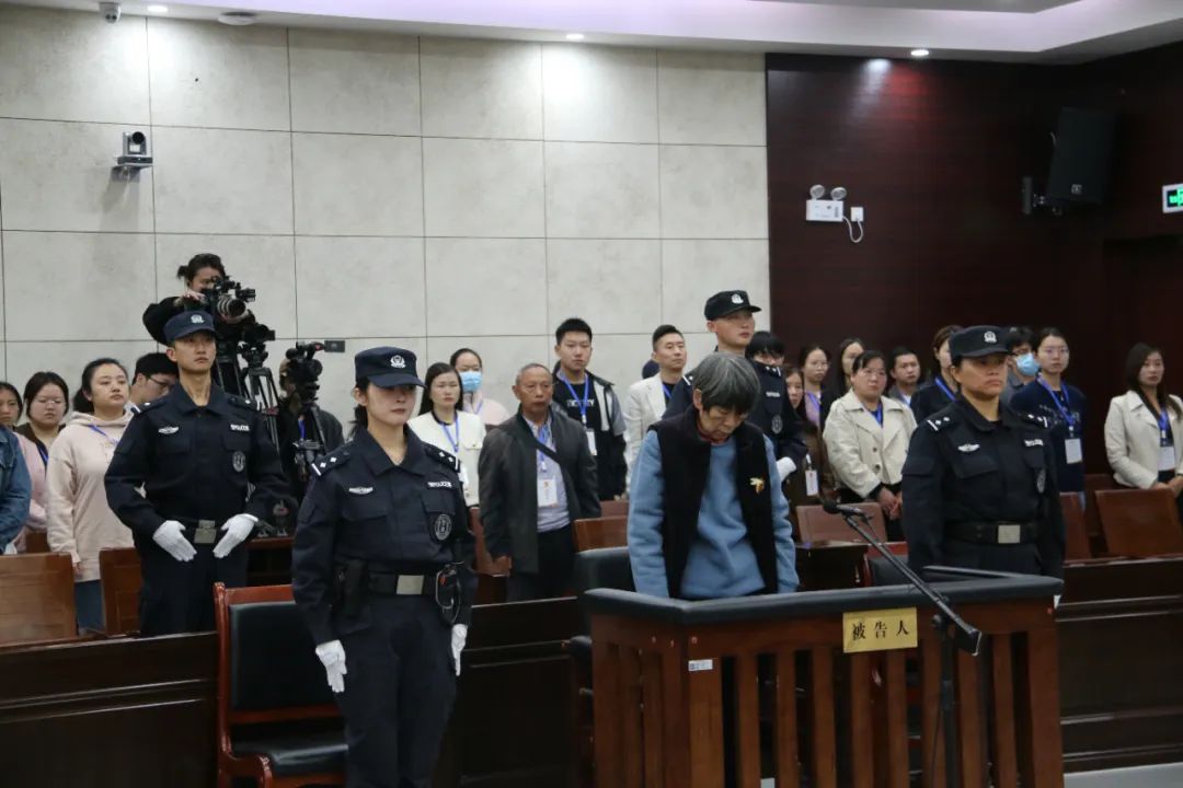 现场视频！余华英拐卖儿童发回重审案一审宣判
