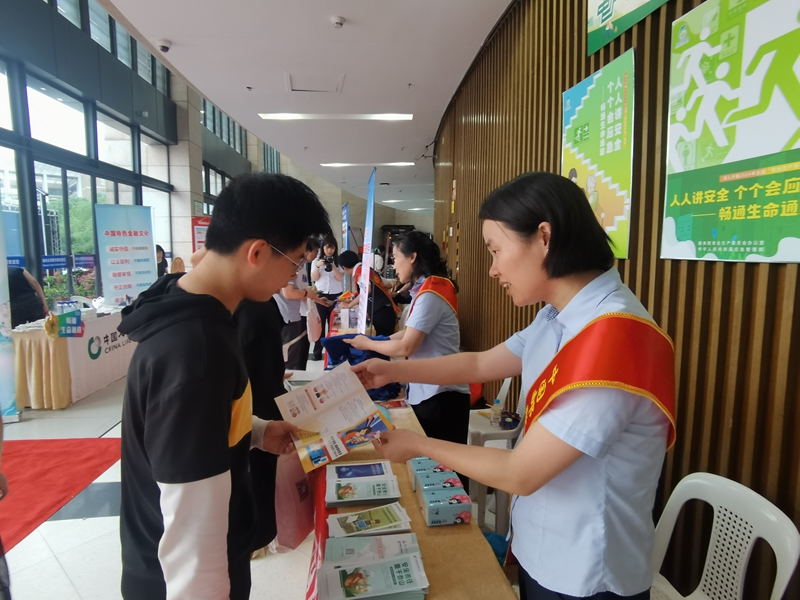 邮储银行闽侯县支行开展金融知识进校园宣传活动