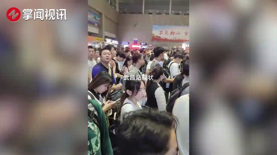 “堵”上热搜第一！有人12小时还没出省！福建高速最新信息……