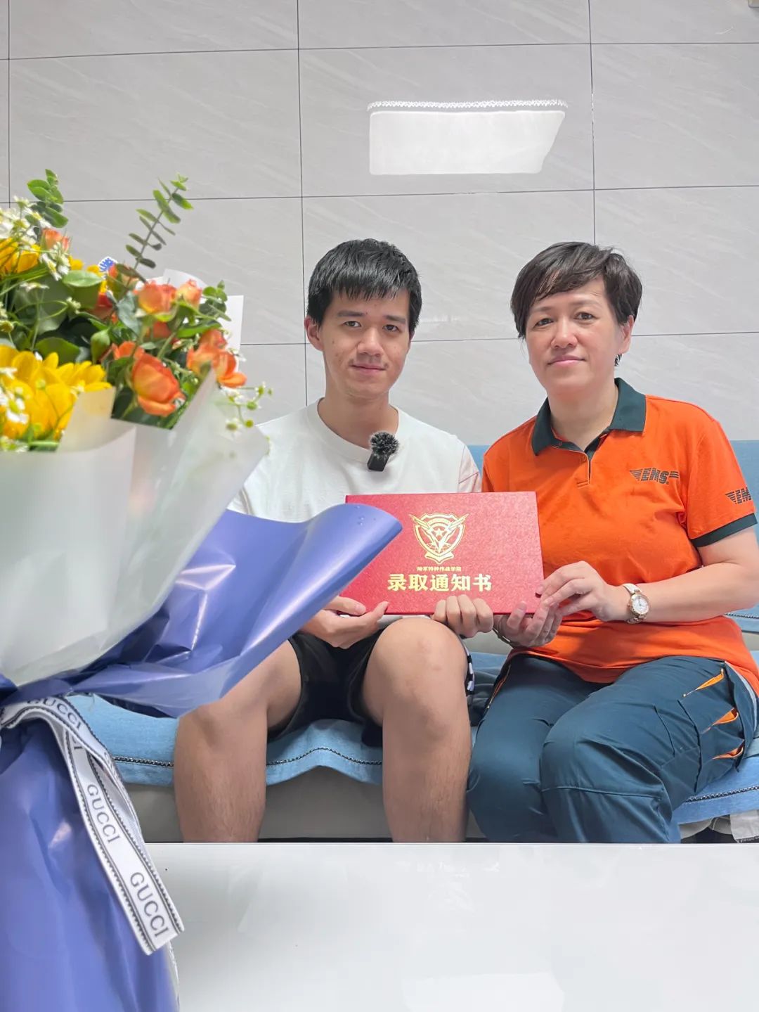 这份录取通知书，是妈妈送来的！