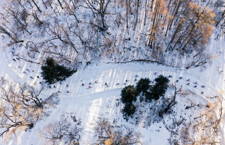 2022年1月4日，参赛选手在2022中国长春净月潭瓦萨国际滑雪节比赛。
