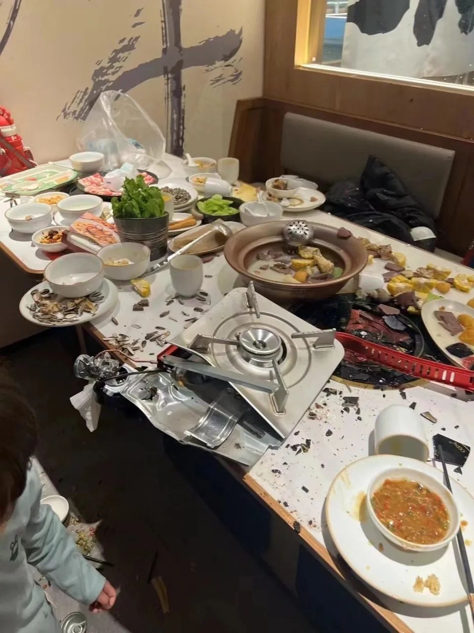 突然爆炸，女子几近失明！这个东西可能你也在用
