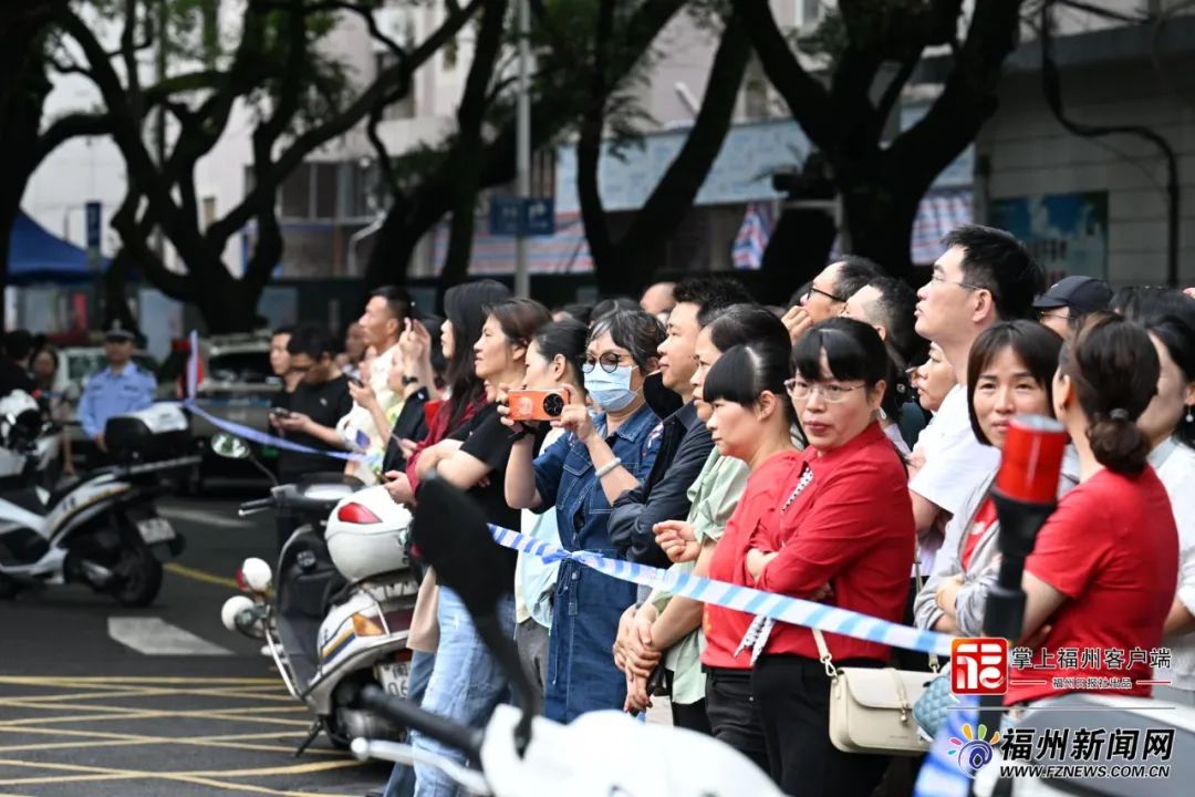 超3.9万名！现场直击！福州高考第一天！满屏感动→