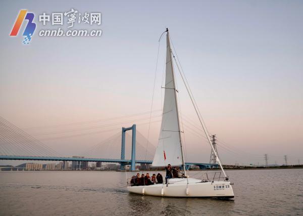 百城网媒大咖走进北仑 感受宁波发展速度