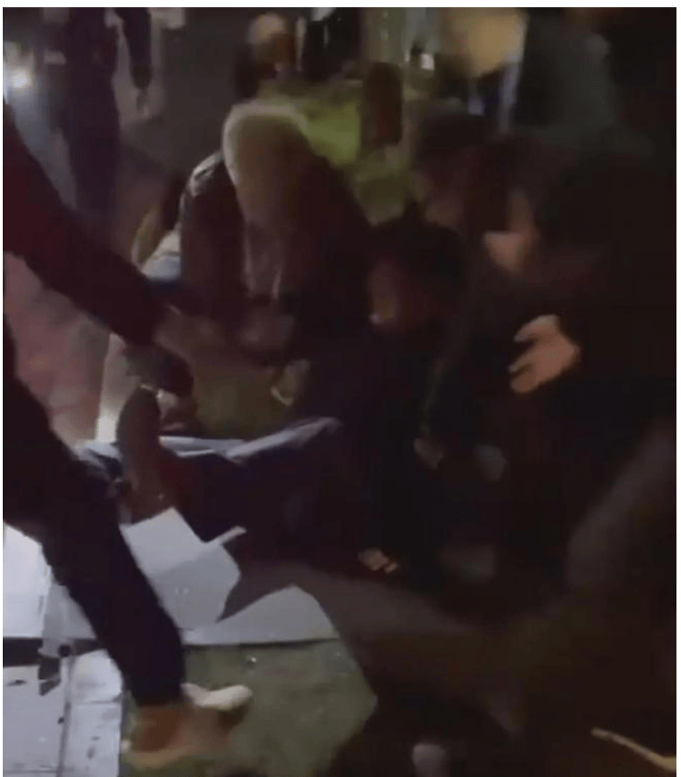 周华健演唱会突发意外！网友：看着都疼！