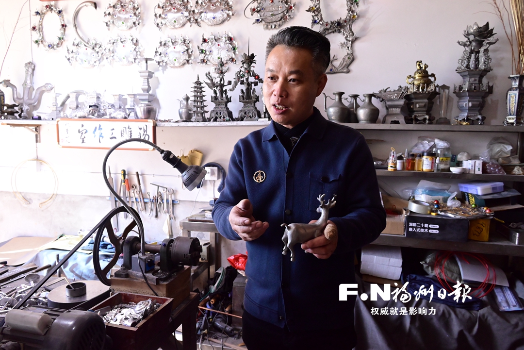 精雕细琢“锡”世之珍——记闽侯新塘村锡雕传承人陈忠铨