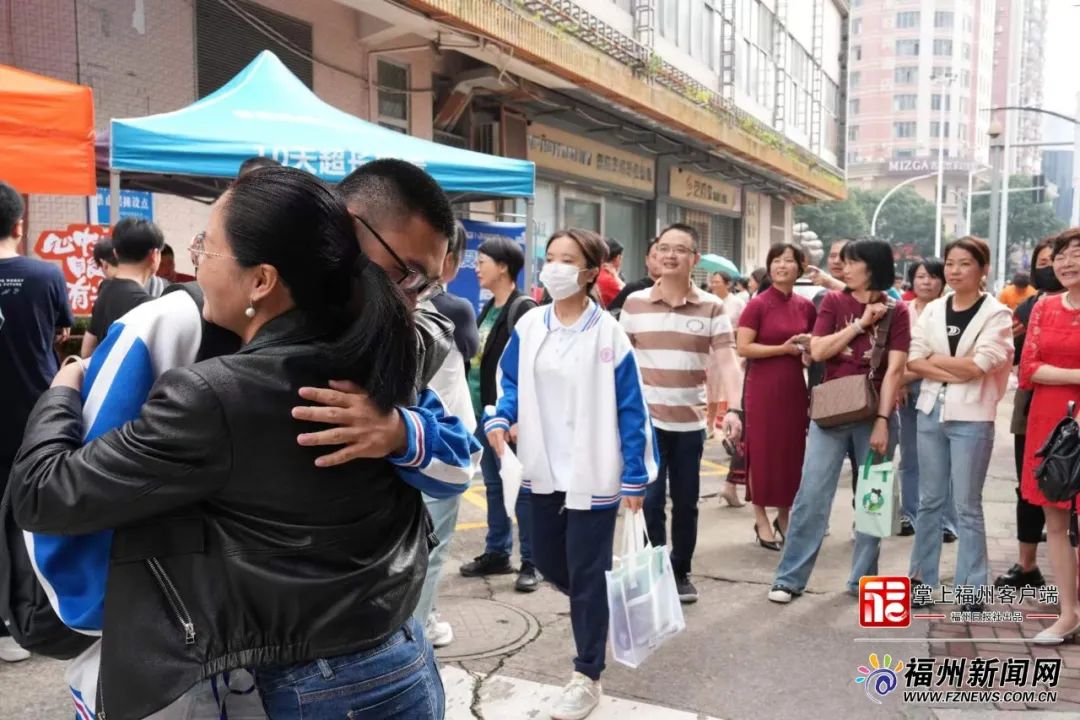 超3.9万名！现场直击！福州高考第一天！满屏感动→