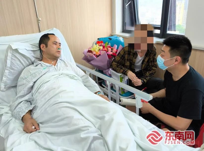 生死关头，有一群勇士挺身而出！