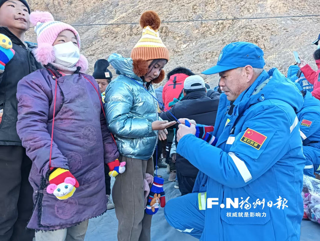 省蓝豹救援队募集救灾物资驰援西藏地震灾区