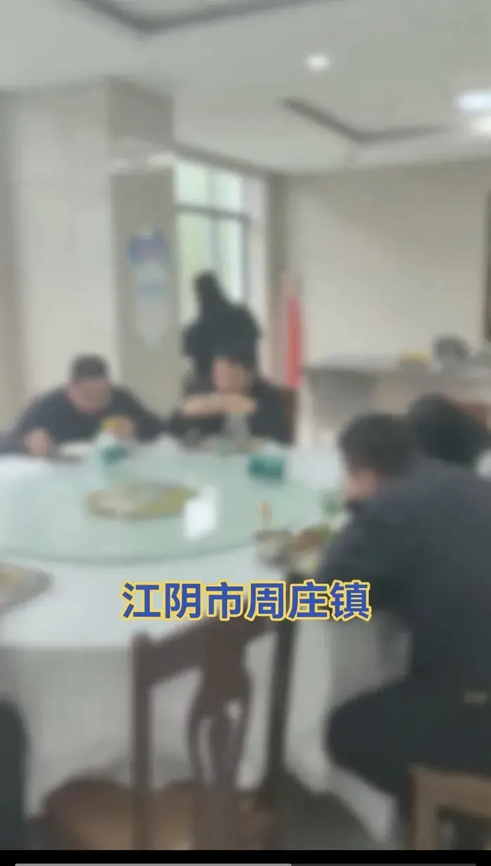 办事大厅人员未到下班时间离岗吃饭，官方通报：对相关人员进行提醒谈话