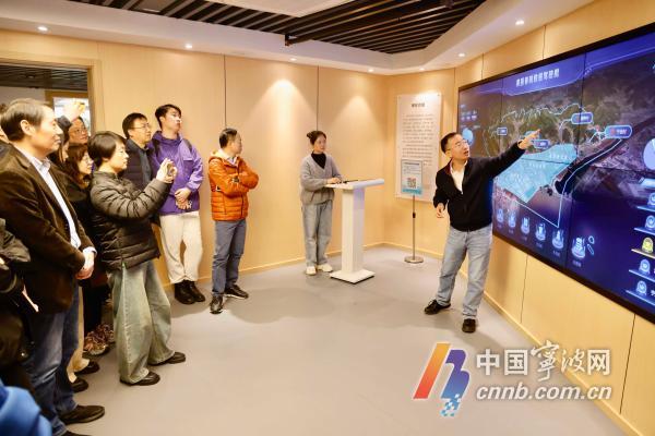 百城网媒大咖走进北仑 感受宁波发展速度