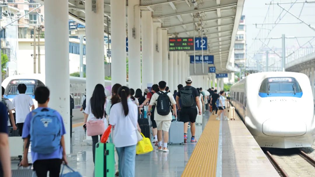 创历史新高！2024年福建铁路暑运发送旅客2923万人次