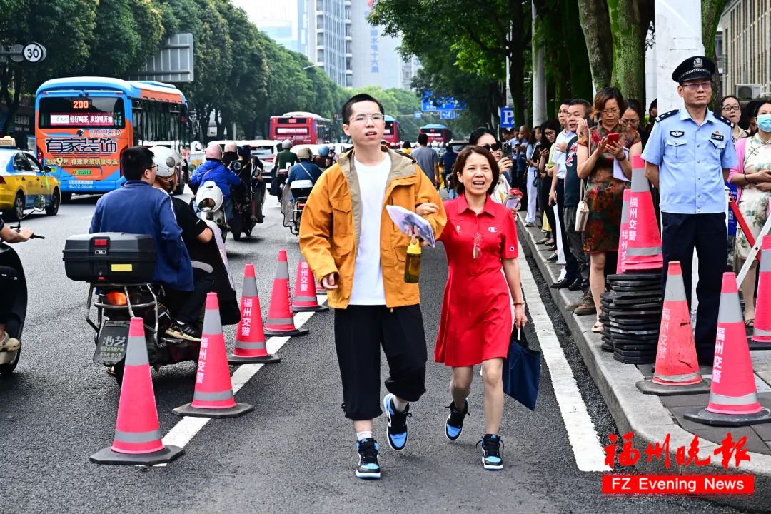 刚刚！刷屏了！福州二中、福州三中、屏东中学这一幕幕……