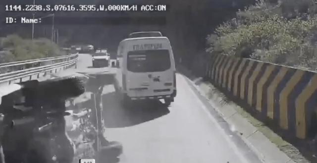 秘鲁天降巨石砸车 3名中国人遇难