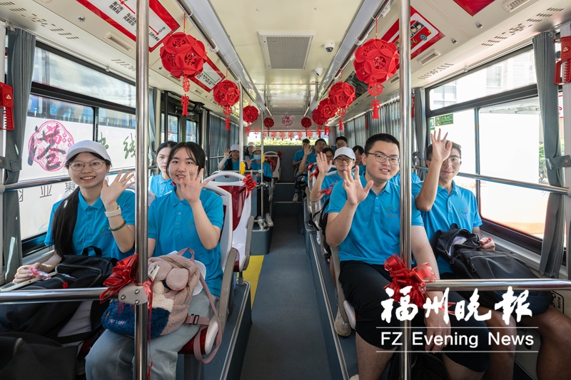 “好年华 聚福州”专线游览车首发