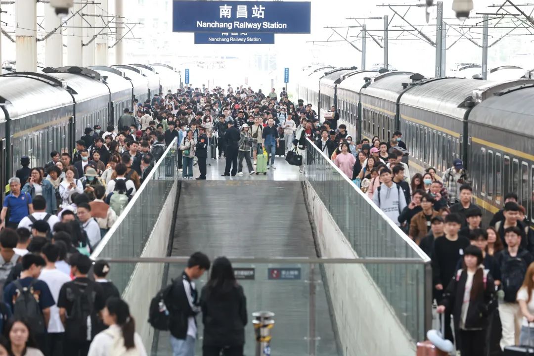 预计发送旅客154万人次 南铁“开足马力”保障旅客出行
