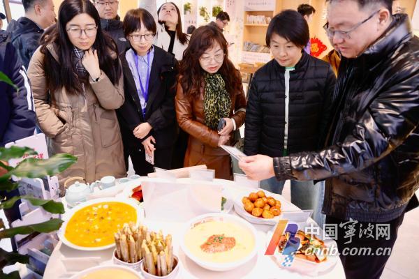 百城网媒大咖走进北仑 感受宁波发展速度