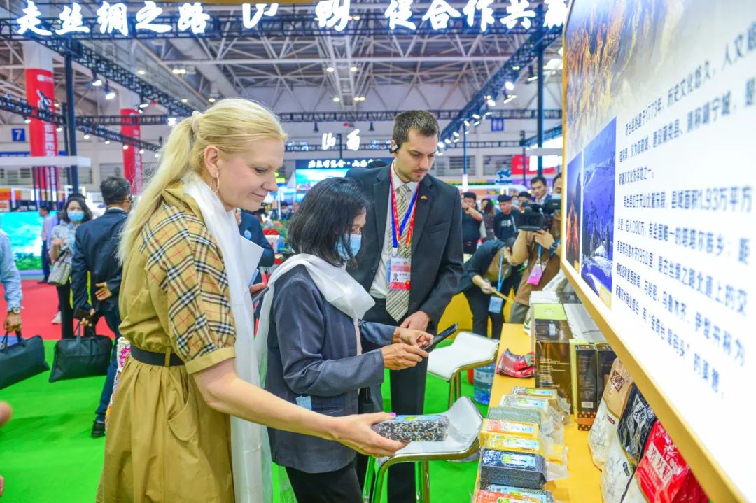 奇台·福州特色产品展厅入驻乌鲁木齐综合保税展示交易中心