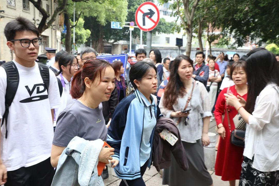 超3.9万名！现场直击！福州高考第一天！满屏感动→