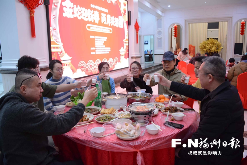 【网络中国节·春节】同吃团圆饭 共叙邻里情 桂溪社区两岸家庭融合活动举办