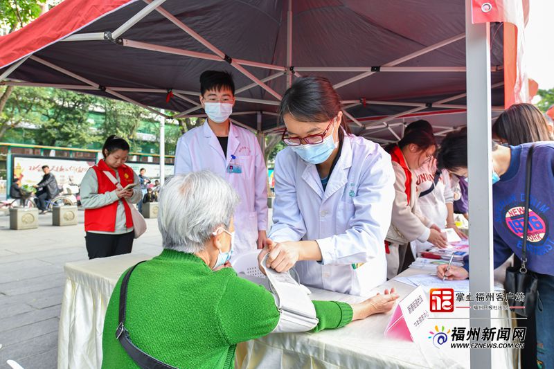 台江区在南公园举行防艾宣传主题活动