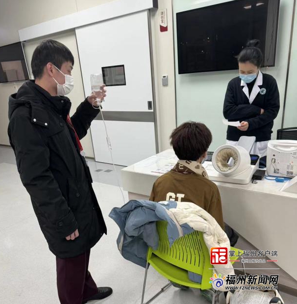 惊险一幕！万米高空乘客突发吐血 空地联动接力救助