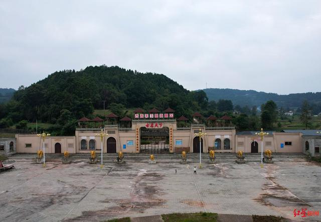 山寨兵马俑景区荒废近2年 老板去世