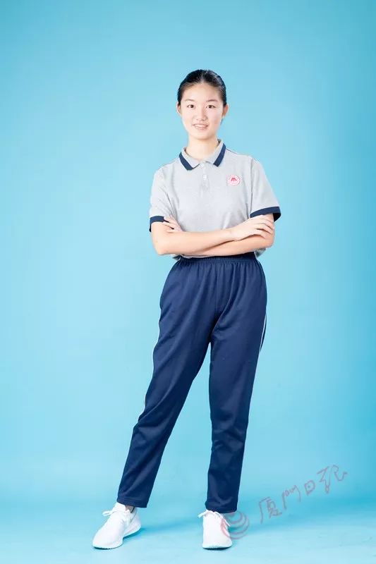 6.9万元LV新款夹克撞衫厦门校服