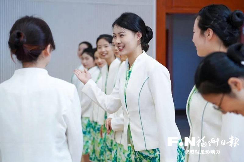 575名青年志愿者服务峰会