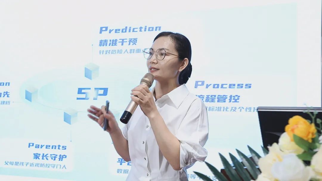 福州爱尔眼科举办“守护心灵之窗 追踪科技之光”活动