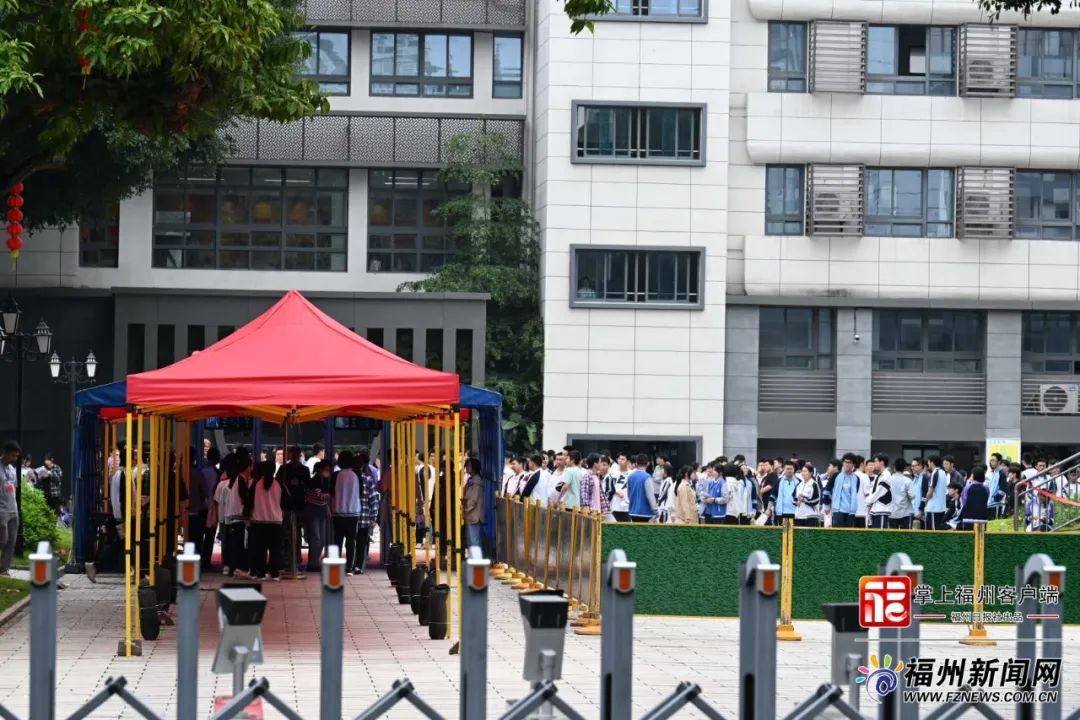 超3.9万名！现场直击！福州高考第一天！满屏感动→
