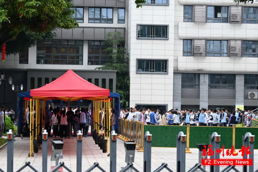 刚刚！刷屏了！福州二中、福州三中、屏东中学这一幕幕……