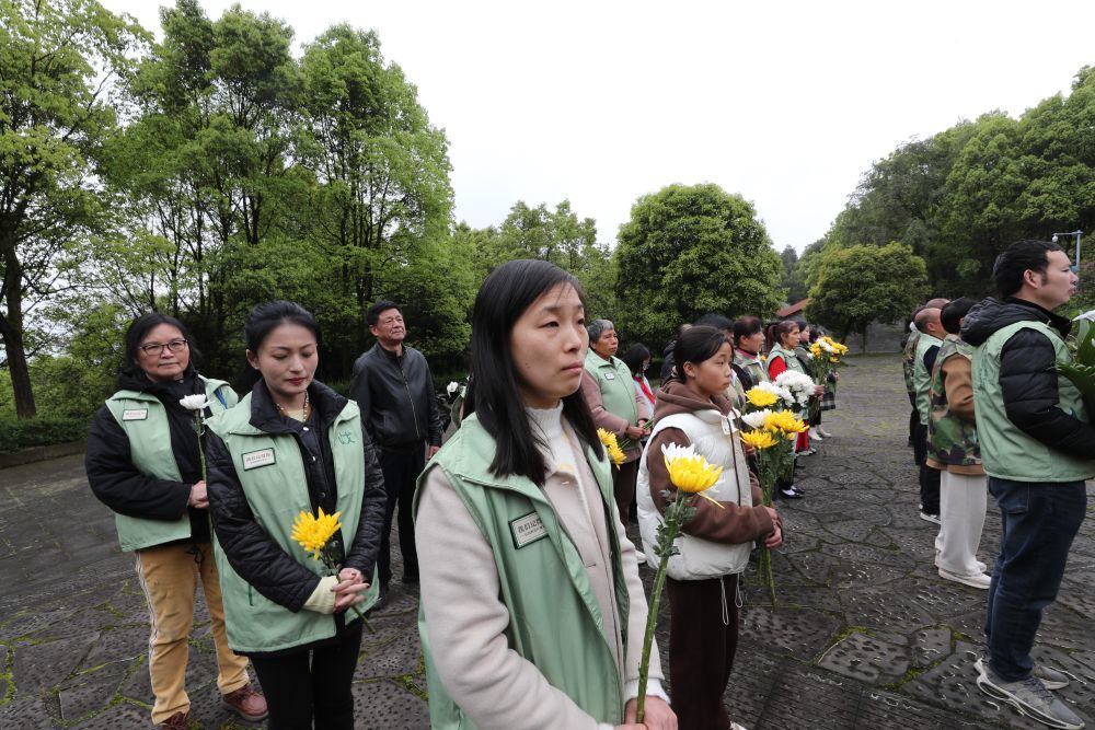 3月31日，重庆空军抗战纪念园内举行联合祭扫活动。（受访者供图）