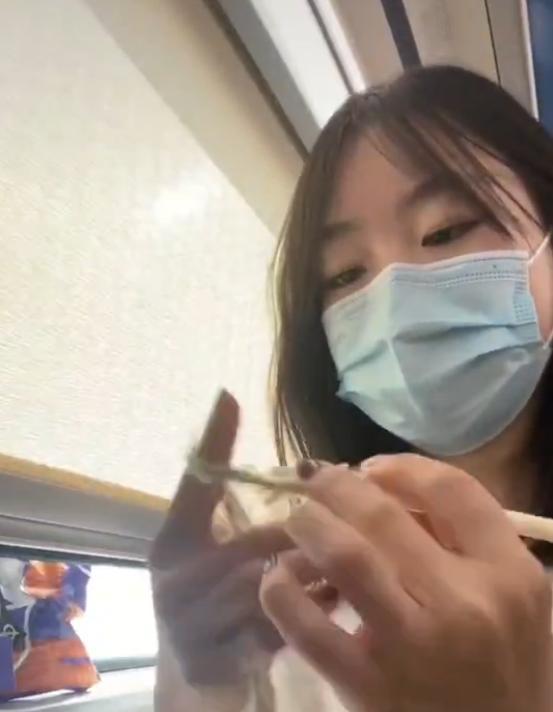 追新看点丨太会玩了！这届年轻人如何哄自己开心？