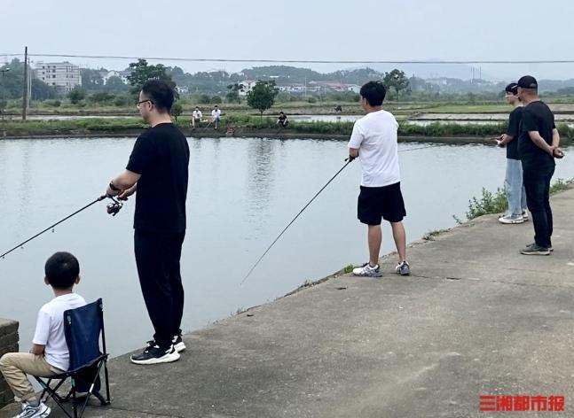 追新看点丨太会玩了！这届年轻人如何哄自己开心？